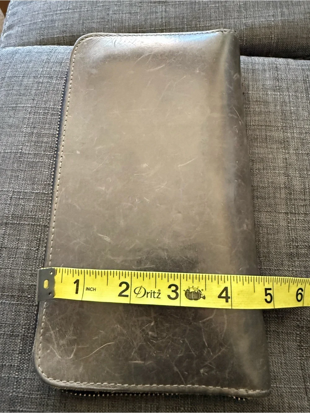 Boutonne .. Dark grey leather, distressed wallet.
